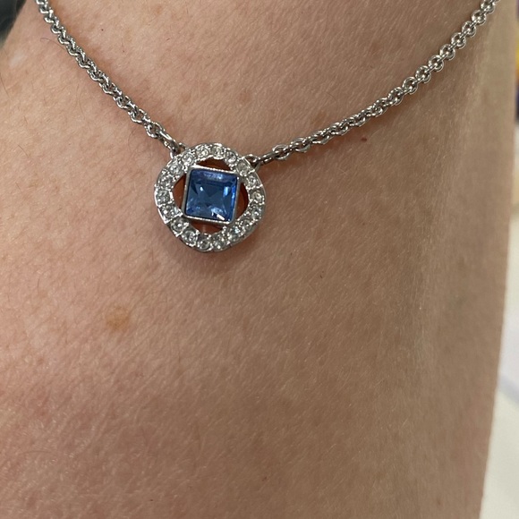 Swarovski angelic necklace - Picture 3 of 6